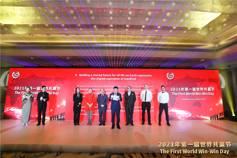 邵宣九先生宣讀《世界共贏節倡議書》.jpg 邵宣九先生宣讀《世界共贏節倡議書》.jpg